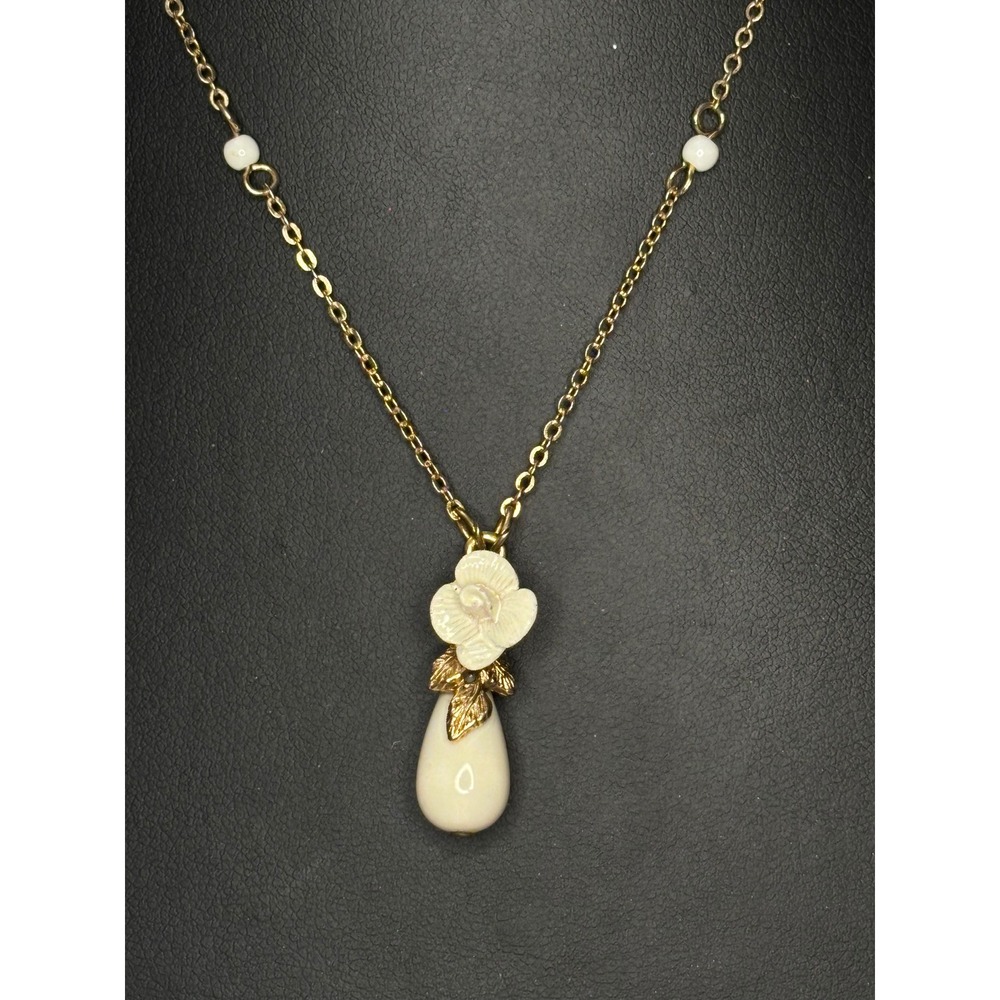 Vintage 1928 Jewelry Gold Tone White Carved Flower Teardrop Pendant Necklace 19"